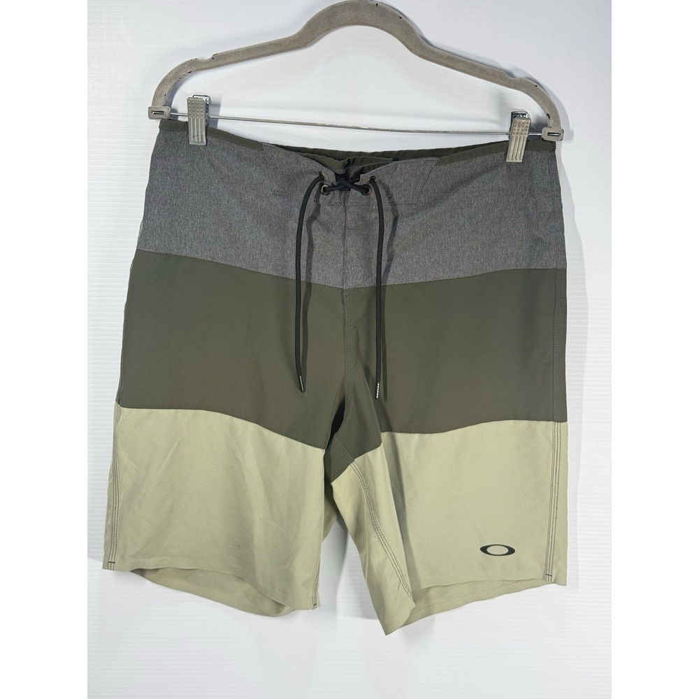 Oakley Ozaki Block Performance Fit Board Shorts Green Grey Size 31 Colorblock